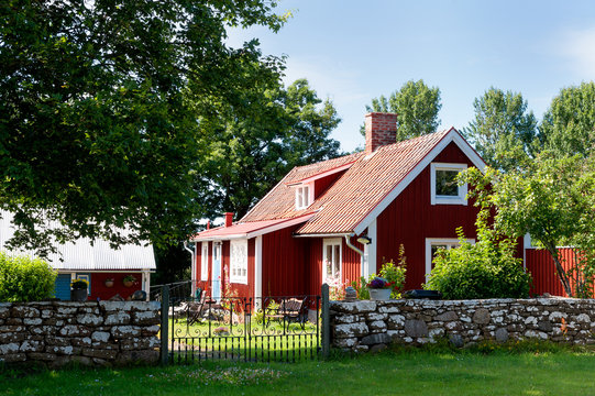 Typisches, rotes Holzhaus in Schweden, Insel Öland