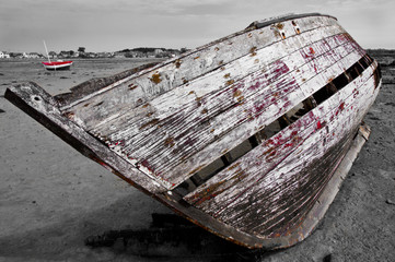 Vieille épave de bateau en bois