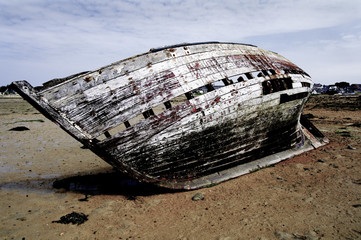 Vieille épave de bateau en bois
