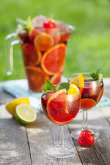 Refreshing fruit sangria (punch)