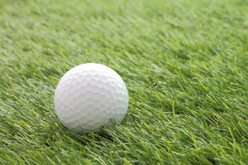Side golf on green grass field.