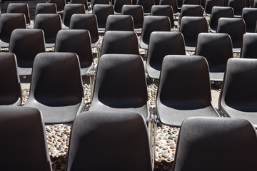Obraz premium Empty chairs in a row