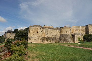 Fototapeta na wymiar Fortyfikacje i Barbakan, Chateau de Caen