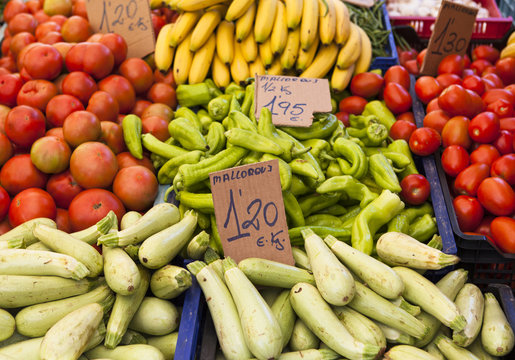 Gem&uuml;se auf Marktstand