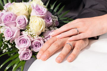 Obraz na płótnie Canvas Hands With Wedding Rings