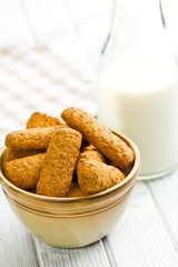 wholemeal cookies with milk