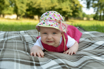 Baby krabbelt © Kitty