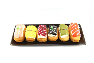 Close-up Sushi donut in the black dish.