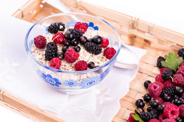 Oat flake porridge with fresh berries
