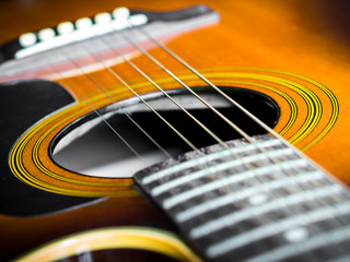 Fototapeta premium Gitara akustyczna ze stalowymi strunami