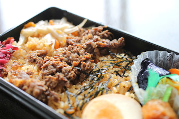 牛肉のお弁当 アップイメージ