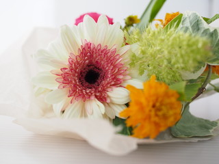 ガーベラと粟の花束