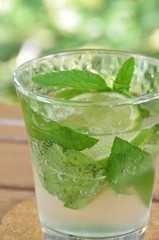 ミントとライムの炭酸飲料