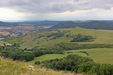 Fototapeta premium Blick vom Hohen Dörnberg auf den Kleinen Dörnberg