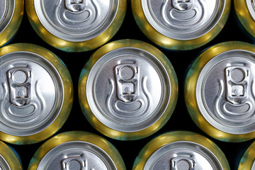 Obraz premium Much of drinking cans