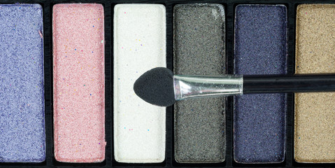 Eye shadow with brush