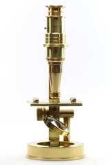 Mikroskop isoliert auf weißem Hintergrund