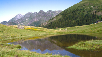 Fototapeta na wymiar Little lake,alpine landscape