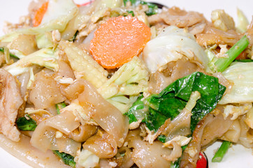 Fired thin noodles with soy sauce