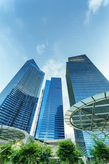 Zelfklevend Fotobehang Skyscrapers in financial district of Singapore © efired