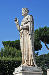 Obraz premium Roma Eur, basilica santi Pietro e Paolo - Statua di San Pietro