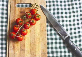 Tomatos on cutting board