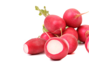 Small garden radish and slices.