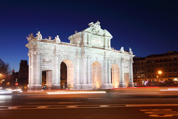 Arch Puerta de Alcala at Independence of Spain square at night