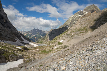 Fototapeta na wymiar Szczyty, skały i klify w szyjce Vanoise