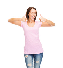 Obraz premium woman in blank pink t-shirt