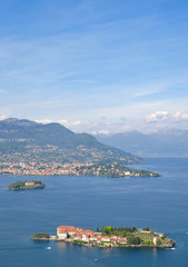 Fototapeta na wymiar Stresa z widokiem na słynną Isola Bella w Lago Maggiore
