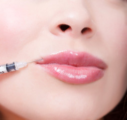 Obraz premium Close-up woman receives cosmetic injection with syringe