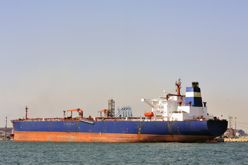 quay tanker to discharge