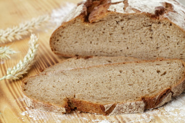 Krustenbrot und Roggen