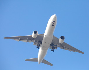 Fototapeta na wymiar samolot startujący