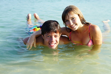 Obraz premium Teenagers in water