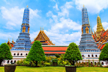 Naklejka premium Marble Temple (Wat Benchamabophit Dusitvanaram), major tourist a