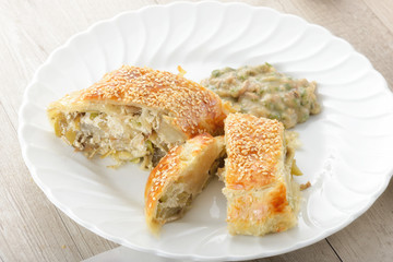 Strudel salato con carciofi