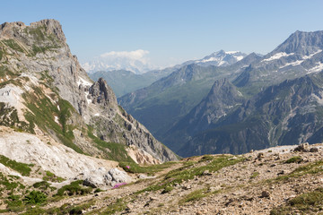 Fototapeta na wymiar Widok w stronę masywu Mont Blanc