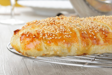 Strudel salato con carciofi