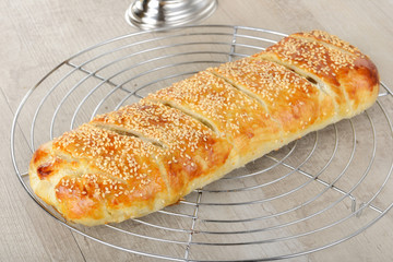 Strudel salato con carciofi