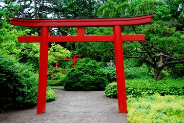 Chinesisches Tor im Park