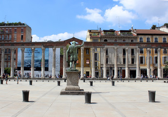 Columnas frente a la Basílica de san Lorenzo Maggiore