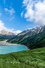 Naklejka na ściany i meble Big Almaty Lake, Tien Shan Góry w Almaty, Kazachstan