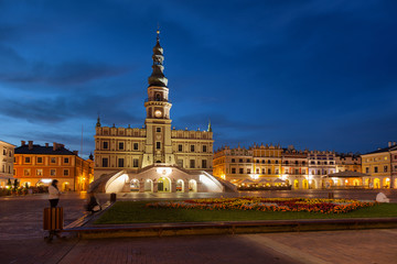 Night panorama of the Main Square in Zamosc, Poland. - obrazy, fototapety, plakaty