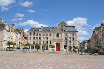 Fototapeta na wymiar Klasyczny Fasada kościoła Starego Saint-Sauveur 2, Caen