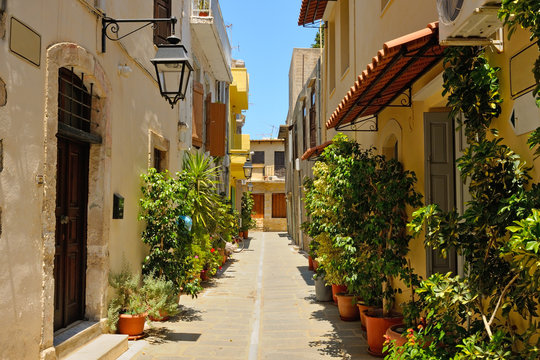 Fototapeta Typical narrow street in city of Rethymno, Crete, Greece