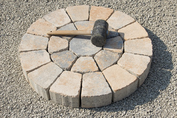 Gepflasterter Steinkreis