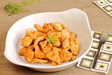 Pollo al ajillo y pimentón