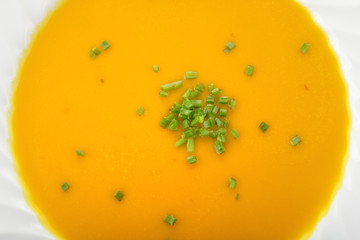 Piatto di zuppa o minestra con la zucca